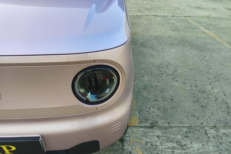 Used Geely Galaxy Panda 2024 Panda Mini 200km Endurance Bear Left Front Headlight