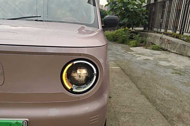Used Geely Galaxy Panda 2024 Panda Mini 200km Endurance Bear Left Front Headlight