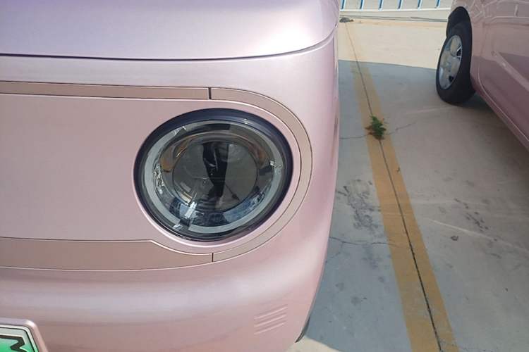 Used Geely Galaxy Panda 2024 Panda Mini 200km Endurance Bear Left Front Headlight