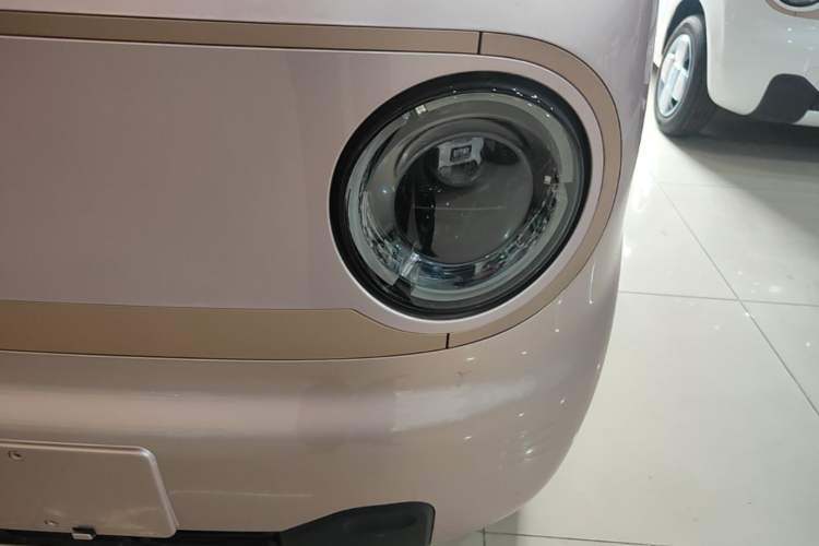 Used Geely Galaxy Panda 2024 Panda Mini 200km Endurance Bear Left Front Headlight