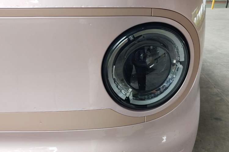 Used Geely Galaxy Panda 2024 Panda Mini 200km Endurance Bear Left Front Headlight