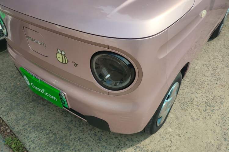 Used Geely Galaxy Panda 2024 Panda Mini 200km Endurance Bear Left Front Headlight
