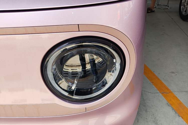 Used Geely Galaxy Panda 2024 Panda Mini 200km Endurance Bear Left Front Headlight