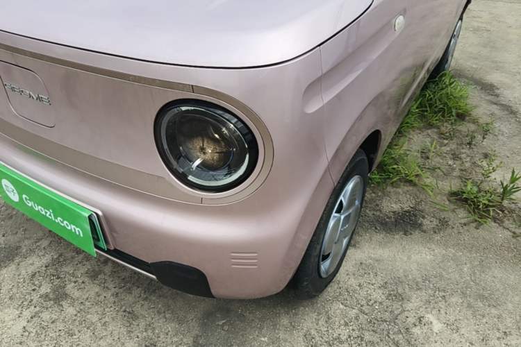 Used Geely Galaxy Panda 2024 Panda Mini 200km Endurance Bear Left Front Headlight