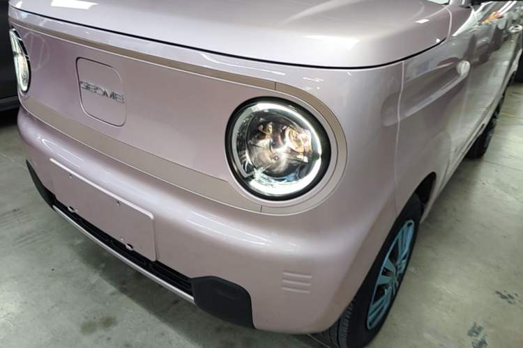 Used Geely Galaxy Panda 2024 Panda Mini 200km Endurance Bear Left Front Headlight