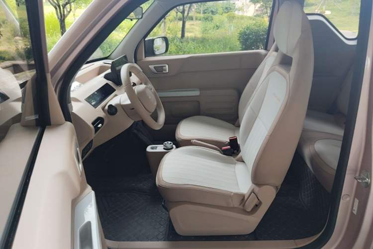 Used Geely Galaxy Panda 2024 Panda Mini 200km Endurance Bear Left Front Seat