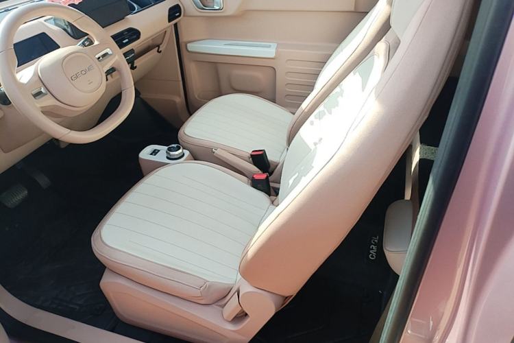 Used Geely Galaxy Panda 2024 Panda Mini 200km Endurance Bear Left Front Seat