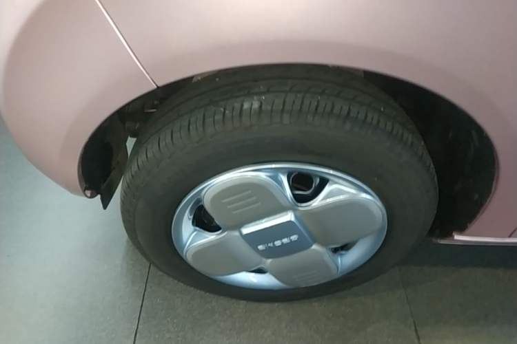 Used Geely Galaxy Panda 2024 Panda Mini 200km Longteng PRO Edition Left Front Wheel Hub