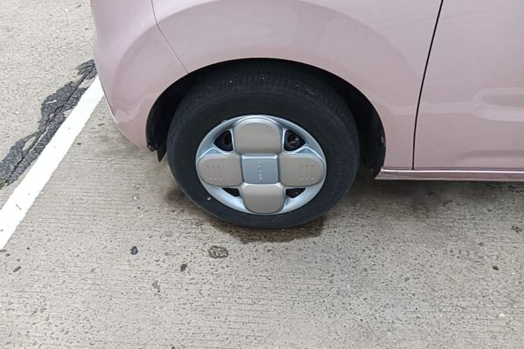 Used Geely Galaxy Panda 2024 Panda Mini 200km Endurance Bear Left Front Wheel Hub