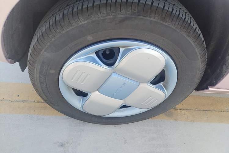 Used Geely Galaxy Panda 2024 Panda Mini 200km Endurance Bear Left Front Wheel Hub