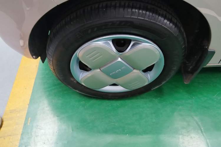 Used Geely Galaxy Panda 2024 Panda Mini 200km Endurance Bear Left Front Wheel Hub