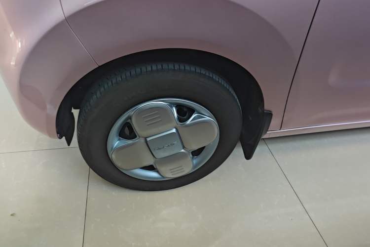 Used Geely Galaxy Panda 2024 Panda Mini 200km Endurance Bear Left Front Wheel Hub