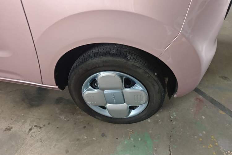 Used Geely Galaxy Panda 2024 Panda Mini 200km Endurance Bear Left Front Wheel Hub