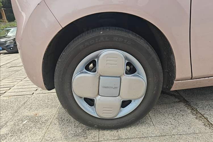 Used Geely Galaxy Panda 2024 Panda Mini 200km Endurance Bear Left Front Wheel Hub