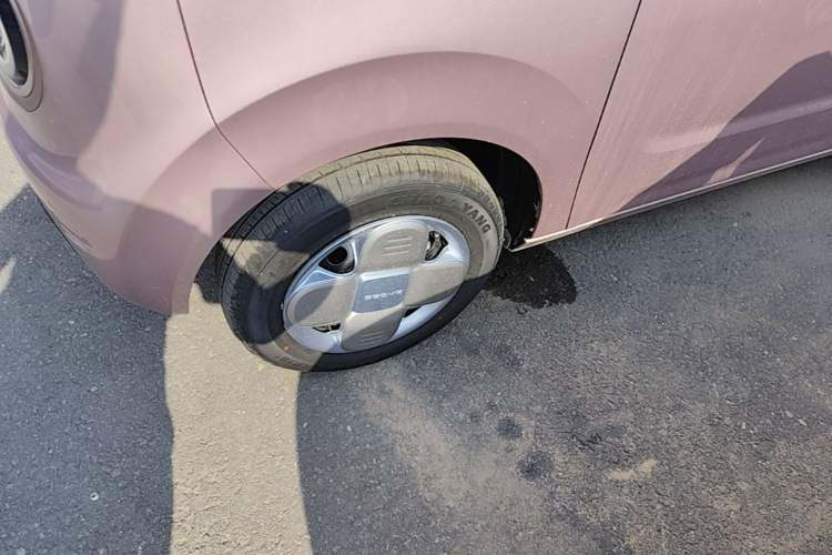 Used Geely Galaxy Panda 2024 Panda Mini 200km Endurance Bear Left Front Wheel Hub