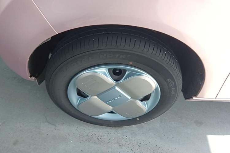 Used Geely Galaxy Panda 2024 Panda Mini 200km Endurance Bear Left Front Wheel Hub