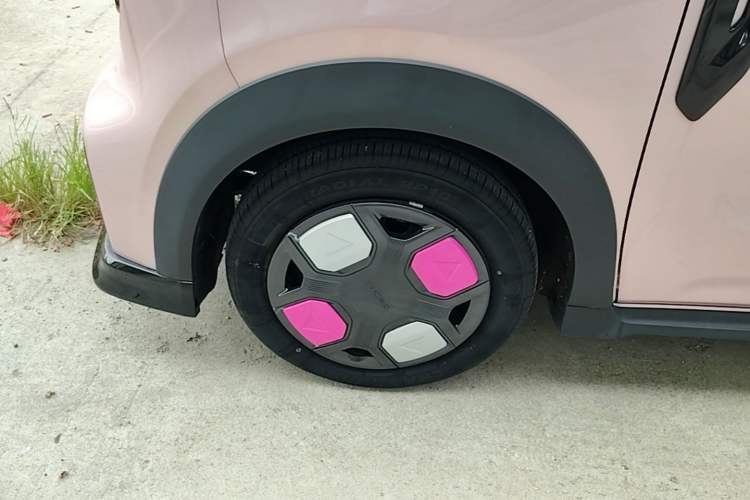 Used Geely Galaxy Panda 2024 200km Panda Kart Left Front Wheel Hub