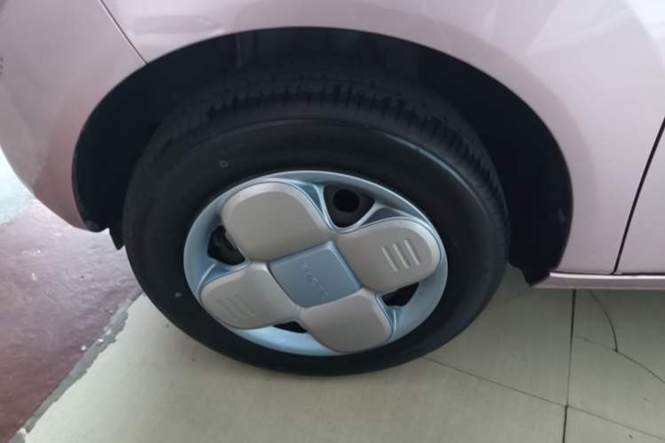 Used Geely Galaxy Panda 2024 Panda Mini 200km Endurance Bear Left Front Wheel Hub