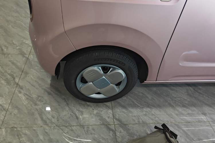 Used Geely Galaxy Panda 2024 Panda Mini 200km Longteng PRO Edition Left Front Wheel Hub