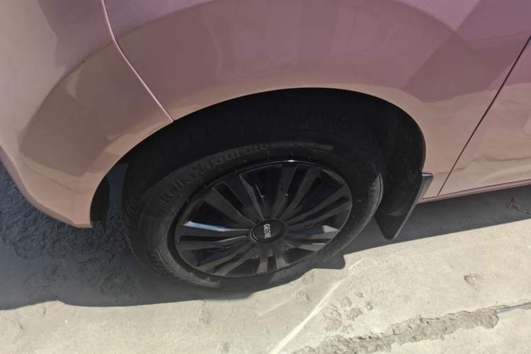 Used Geely Galaxy Panda 2024 Panda Mini 200km Endurance Bear Left Front Wheel Hub