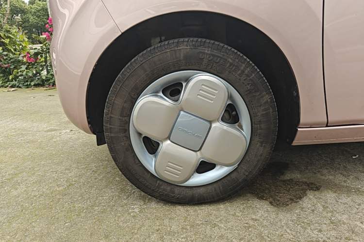 Used Geely Galaxy Panda 2024 Panda Mini 200km Endurance Bear Left Front Wheel Hub