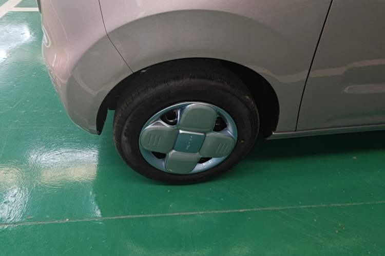 Used Geely Galaxy Panda 2024 Panda Mini 200km Longteng PRO Edition Left Front Wheel Hub