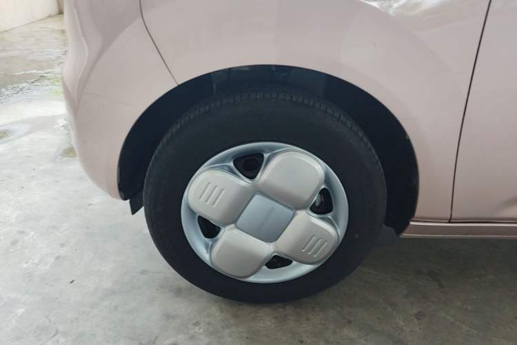 Used Geely Galaxy Panda 2024 Panda Mini 200km Endurance Bear Left Front Wheel Hub