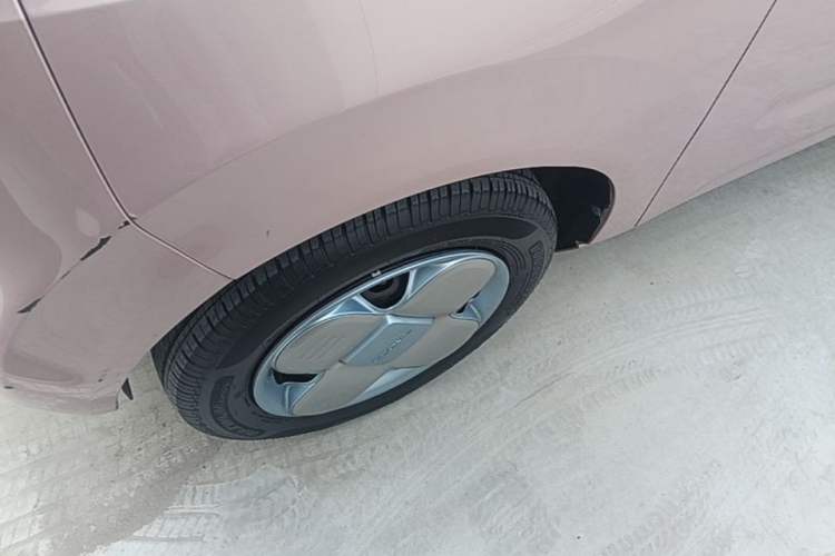 Used Geely Galaxy Panda 2024 Panda Mini 200km Endurance Bear Left Front Wheel Hub