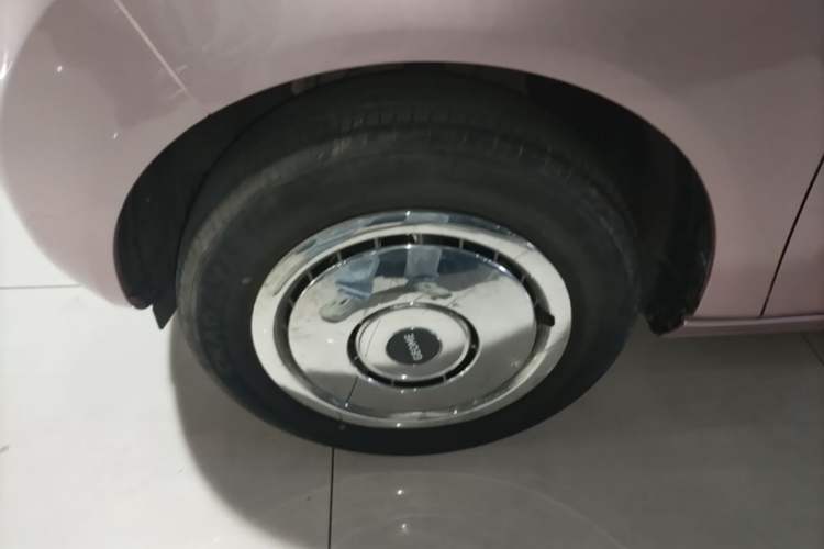 Used Geely Galaxy Panda 2024 Panda Mini 200km Endurance Bear Left Front Wheel Hub