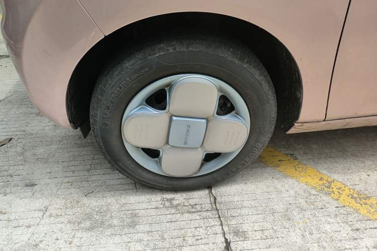 Used Geely Galaxy Panda 2024 Panda Mini 200km Endurance Bear Left Front Wheel Hub