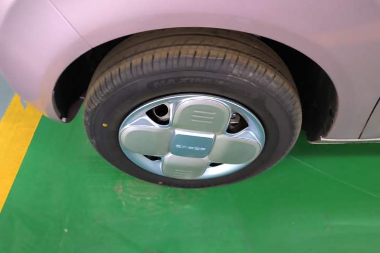 Used Geely Galaxy Panda 2024 Panda Mini 200km Endurance Bear Left Front Wheel Hub