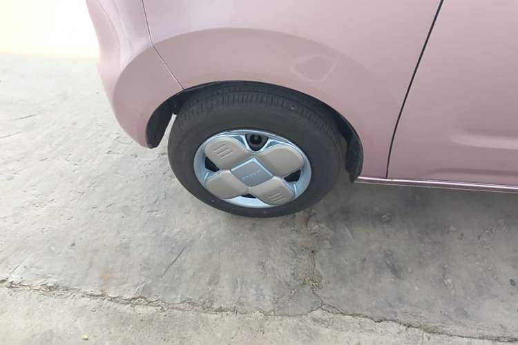 Used Geely Galaxy Panda 2024 Panda Mini 200km Endurance Bear Left Front Wheel Hub