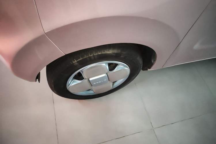 Used Geely Galaxy Panda 2024 Panda Mini 200km Endurance Bear Left Front Wheel Hub