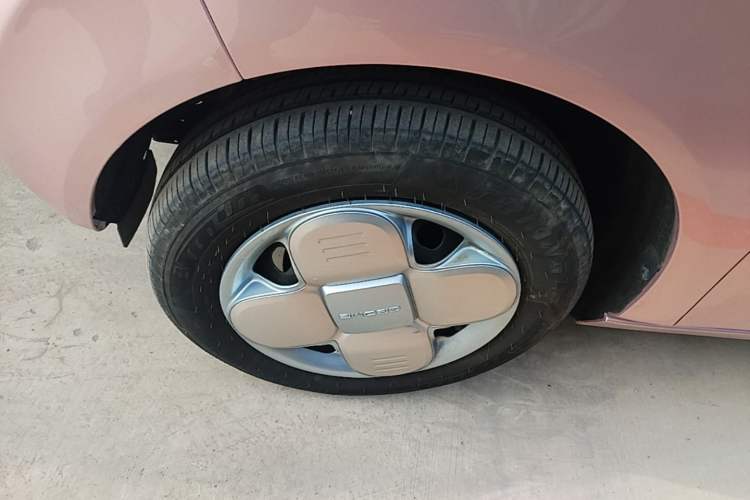 Used Geely Galaxy Panda 2024 Panda Mini 200km Endurance Bear Left Front Wheel Hub