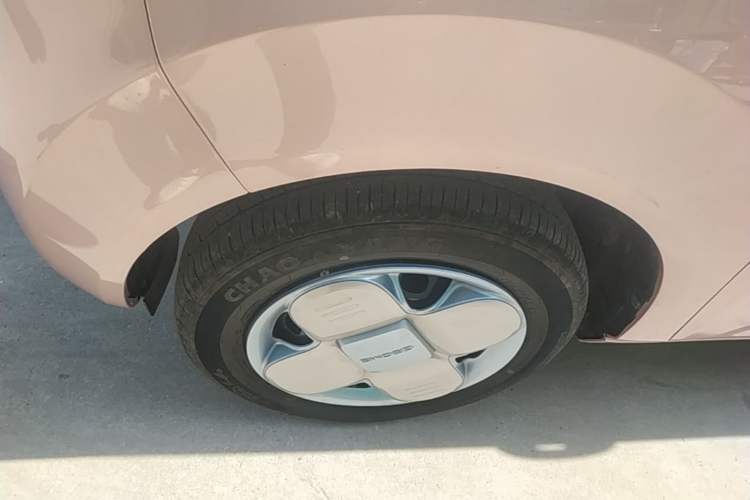 Used Geely Galaxy Panda 2024 Panda Mini 200km Endurance Bear Left Front Wheel Hub