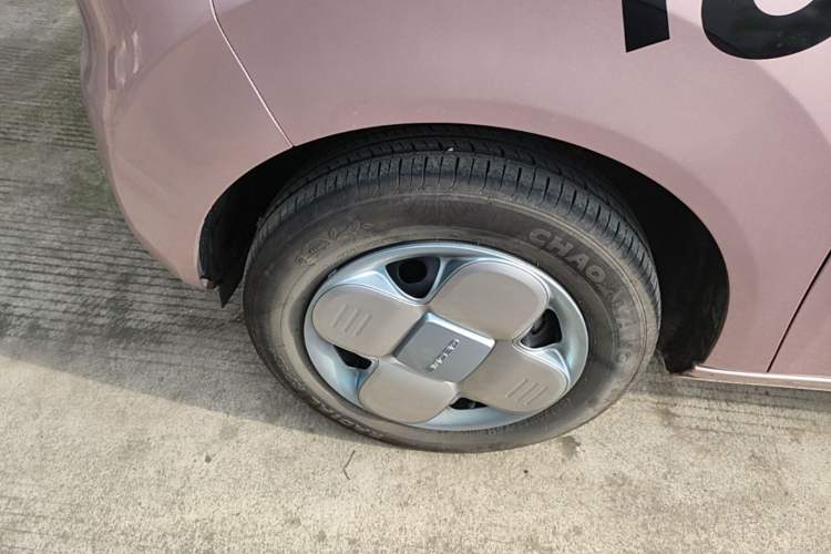 Used Geely Galaxy Panda 2024 Panda Mini 200km Longteng PRO Edition Left Front Wheel Hub