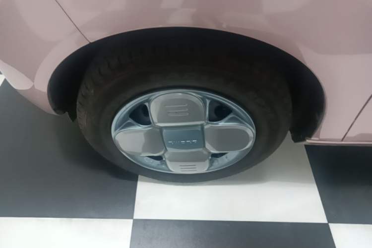 Used Geely Galaxy Panda 2024 Panda Mini 200km Endurance Bear Left Front Wheel Hub