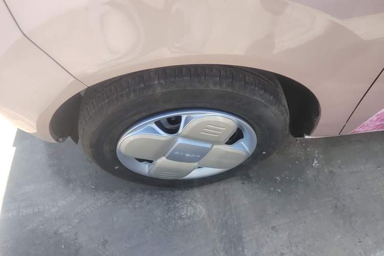 Used Geely Galaxy Panda 2024 Panda Mini 200km Endurance Bear Left Front Wheel Hub