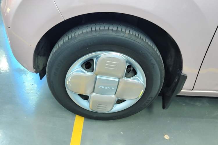 Used Geely Galaxy Panda 2024 Panda Mini 200km Longteng PRO Edition Left Front Wheel Hub