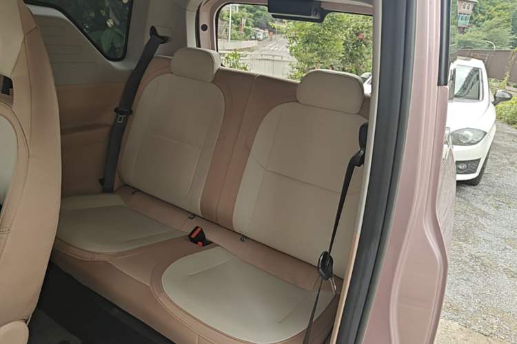 Used Geely Galaxy Panda 2024 Panda Mini 200km Endurance Bear Left Rear Seat
