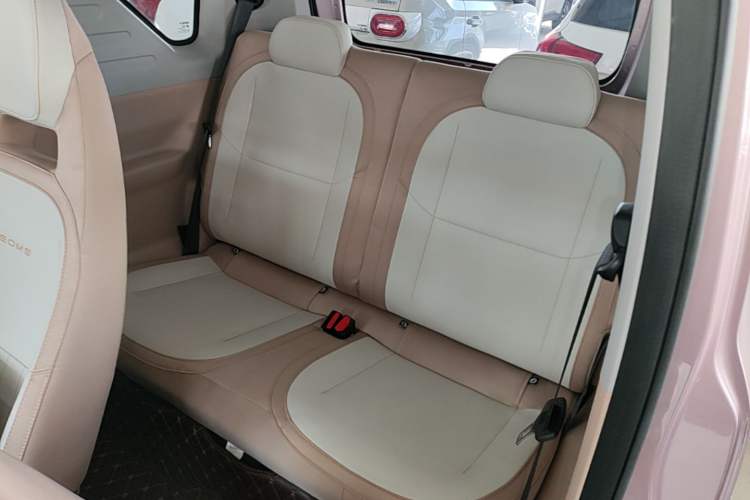 Used Geely Galaxy Panda 2024 Panda Mini 200km Endurance Bear Left Rear Seat