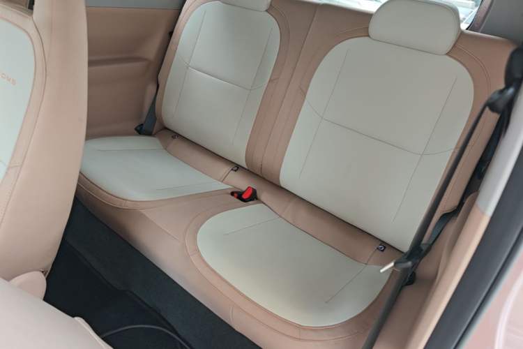 Used Geely Galaxy Panda 2024 Panda Mini 200km Endurance Bear Left Rear Seat