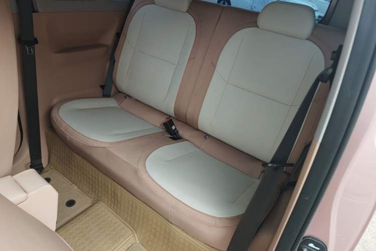 Used Geely Galaxy Panda 2024 Panda Mini 200km Endurance Bear Left Rear Seat