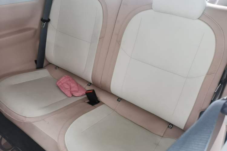 Used Geely Galaxy Panda 2024 Panda Mini 200km Endurance Bear Left Rear Seat