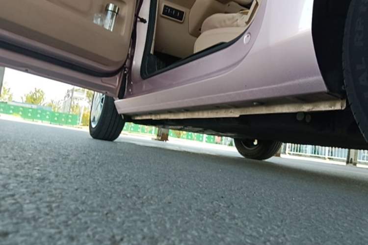 Used Geely Galaxy Panda 2024 Panda Mini 200km Endurance Bear Left Side Sill