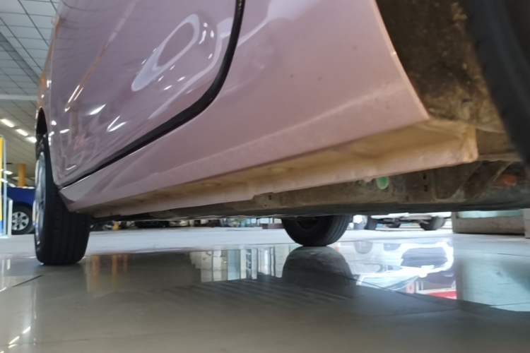Used Geely Galaxy Panda 2024 Panda Mini 200km Endurance Bear Left Side Sill