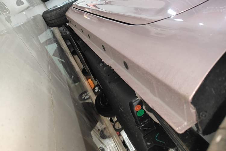 Used Geely Galaxy Panda 2024 Panda Mini 200km Endurance Bear Left Side Sill