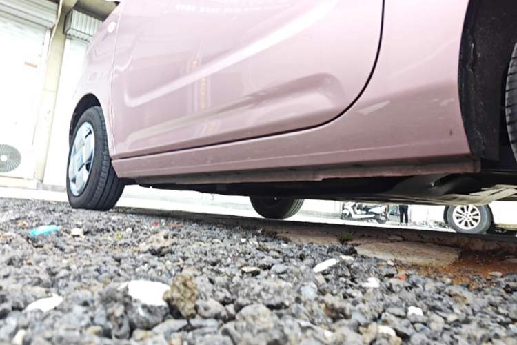 Used Geely Galaxy Panda 2024 Panda Mini 200km Endurance Bear Left Side Sill