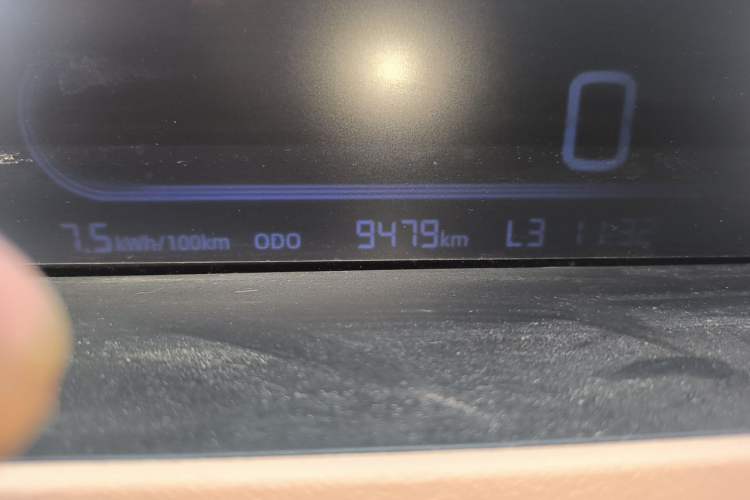 Used Geely Galaxy Panda 2024 Panda Mini 200km Endurance Bear Odometer Close Up
