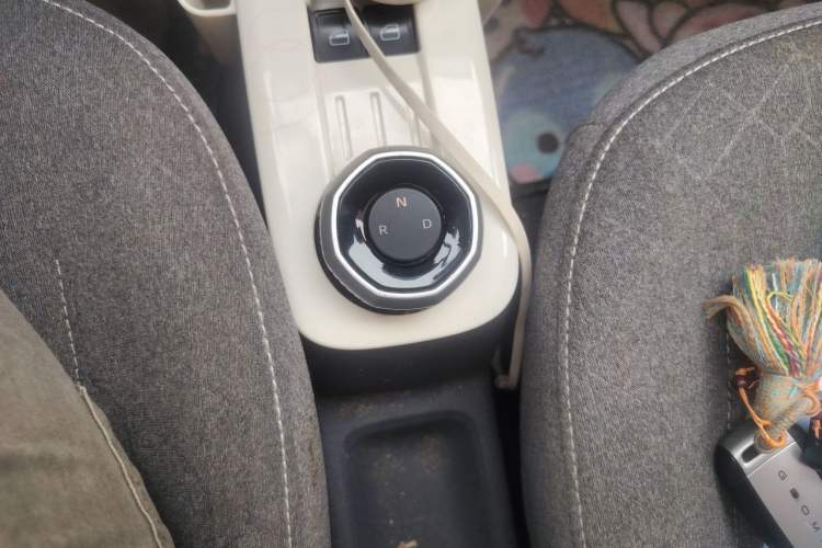 Used Geely Galaxy Panda 2024 Panda Mini 200km Endurance Bear Gear Lever